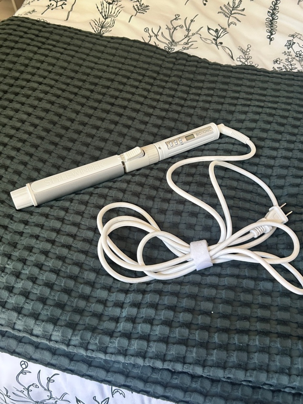 1.25 inch Bio Ionic stylewinder Styling Wand with Digital Controls